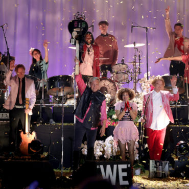 watch-arcade-fire-cover-wolf-parade’s-“this-heart’s-on-fire”-at-osheaga