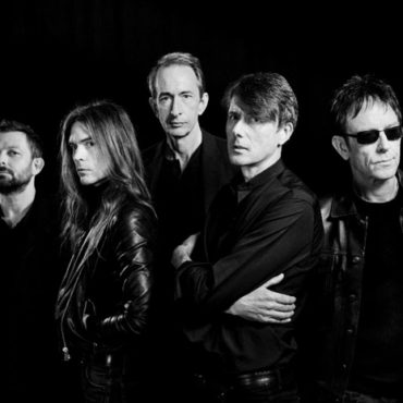 suede-share-new-song-“15-again”