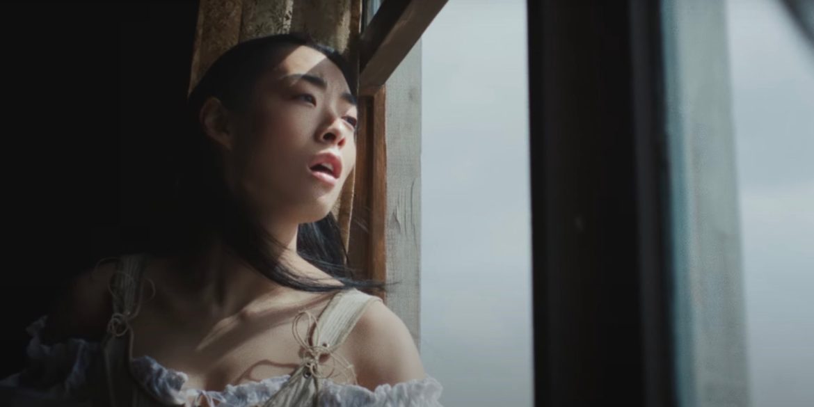 watch-rina-sawayama’s-new-“hold-the-girl”-video