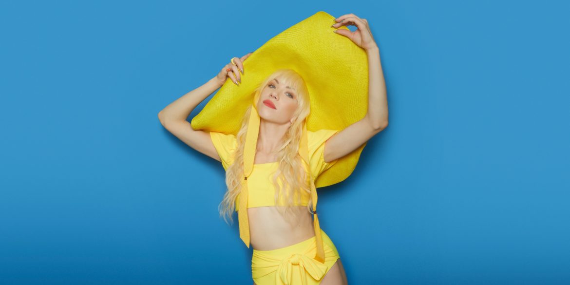 carly-rae-jepsen-shares-new-song-“beach-house”