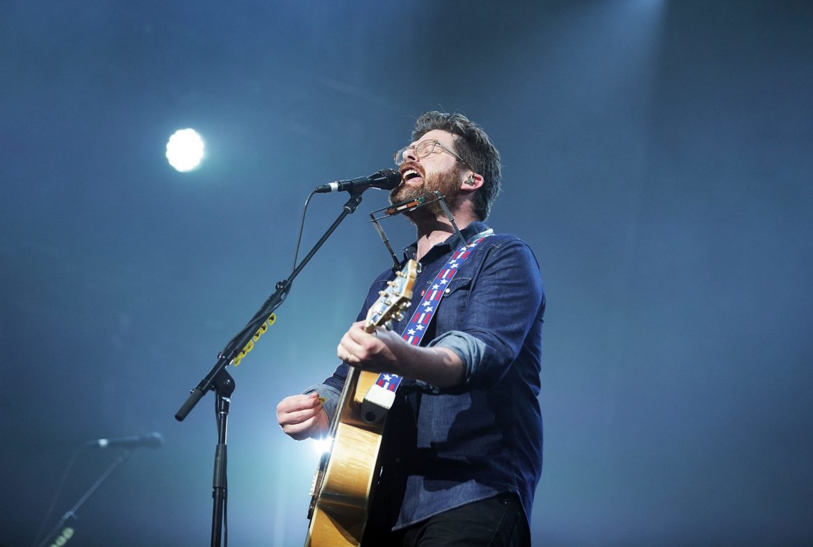 watch-the-decemberists-play-new-songs-“black-mariah”-and-“william-fitzwilliam”