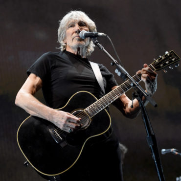 roger-waters-tells-cnn-why-biden-is-a-war-criminal,-says-host-needs-to-read-more