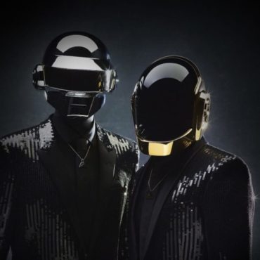 daft-punk-faces:-watch-daft-punk-perform-without-helmets-in-these-must-watch-videos