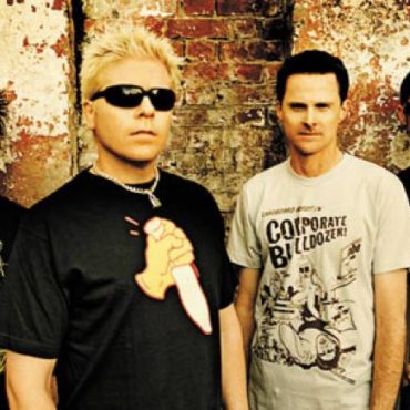 the-offspring-suffer-fire-emergency-in-car