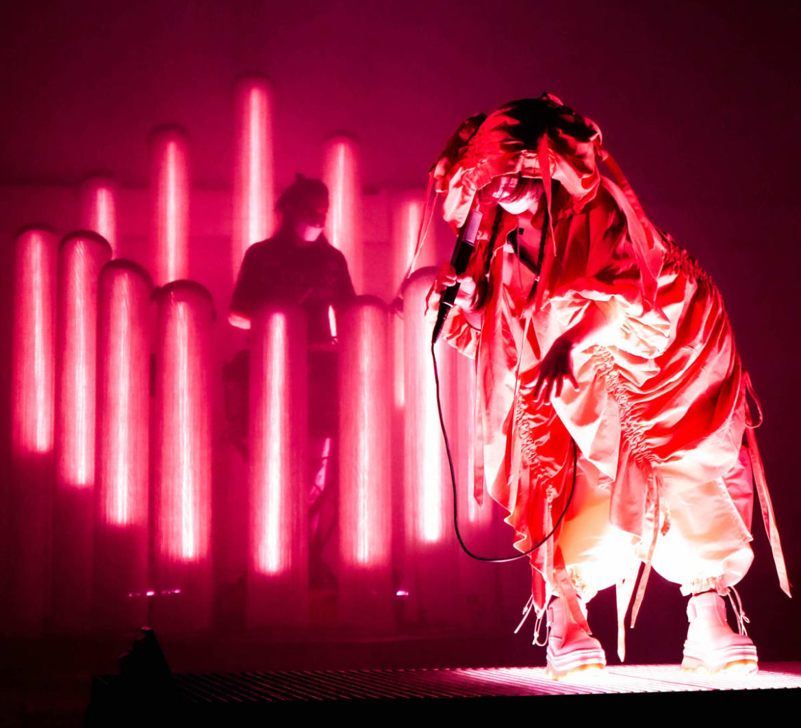 purity-ring-mesmerizes-los-angeles-with-otherworldly-performance