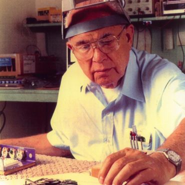 happy-birthday-leo-fender-(fender-musical-instruments)