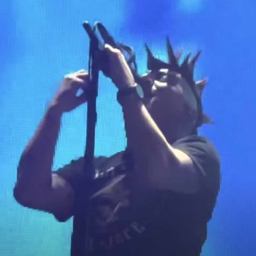 maynard-james-keenan-attacked-tool-fan-in-video