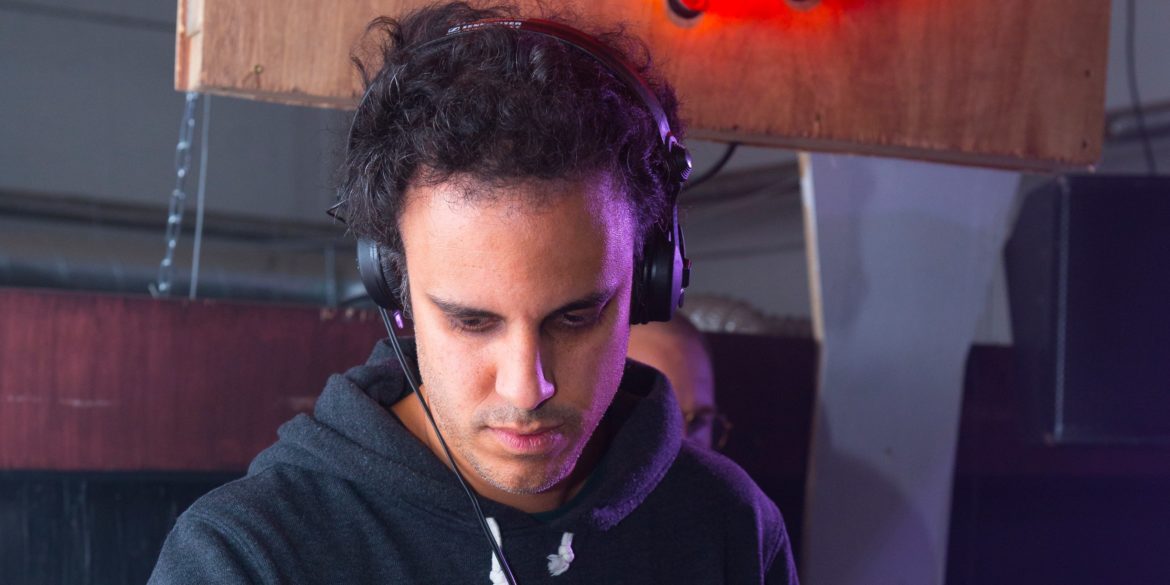 listen-to-four-tet’s-new-songs-“mango-feedback”-and-“watersynth”