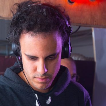 listen-to-four-tet’s-new-songs-“mango-feedback”-and-“watersynth”