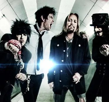 motley-crue-member-posts-naked-photo-for-wife