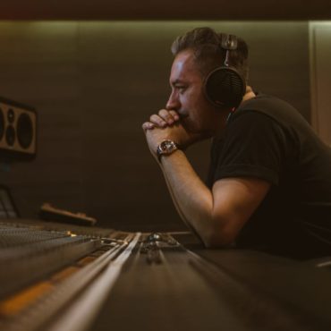 manny-maroquin-answers-the-most-commonly-asked-questions-about-mixing-in-headphones