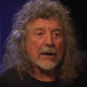 led-zeppelin-singer-takes-rest-room-photo