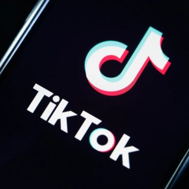 going-viral-on-tiktok:-the-impact-of-virality-on-artists