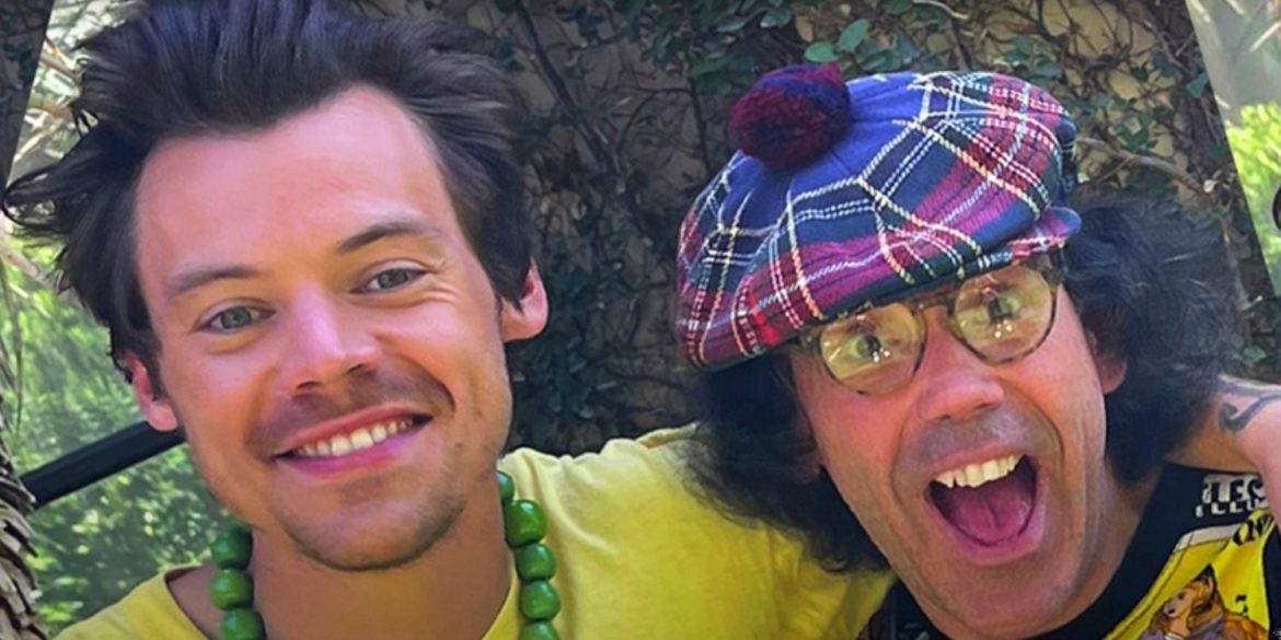 watch-nardwuar-interview-harry-styles-at-coachella-2022