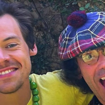 watch-nardwuar-interview-harry-styles-at-coachella-2022