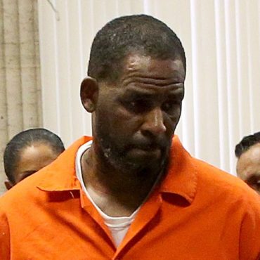 woman-testifies-that-r.-kelly-sexually-abused-her-in-infamous-tape-when-she-was-14