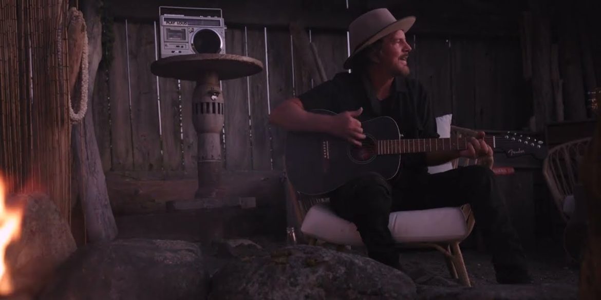 watch-pearl-jam’s-eddie-vedder-cover-joe-strummer’s-“long-shadow”