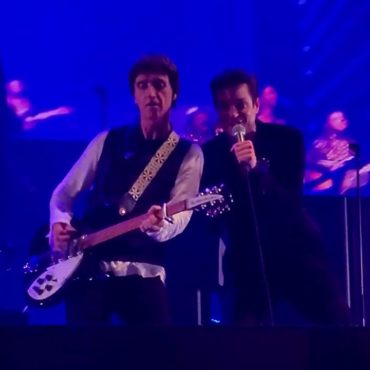 watch-the-killers-cover-the-smiths-with-johnny-marr