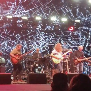 watch-the-phil-lesh-x-wilco-supergroup-philco-play-“via-chicago”-at-sacred-rose-festival