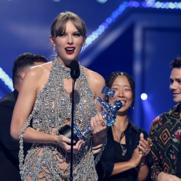 mtv-vmas-2022-winners:-see-the-full-list-here