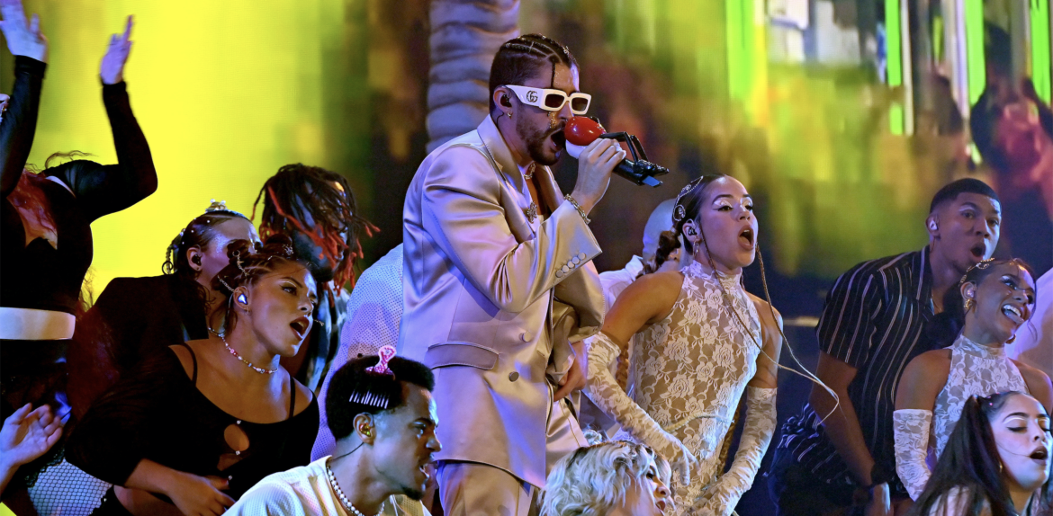 watch-bad-bunny-perform-from-yankee-stadium-at-vmas-2022