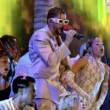 watch-bad-bunny-perform-from-yankee-stadium-at-vmas-2022