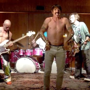 red-hot-chili-peppers-member-rips-big-name-after-firing