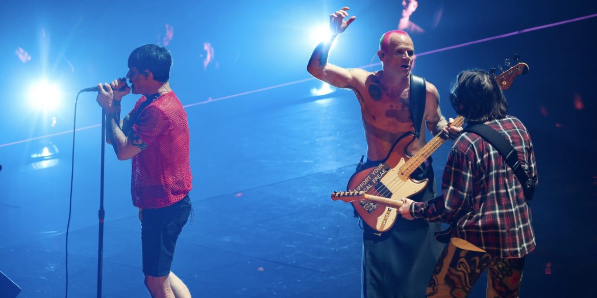 watch-red-hot-chili-peppers-perform-“black-summer”-and-“can’t-stop”-at-vmas-2022