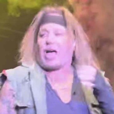 vince-neil-is-‘trainwreck’-at-motley-crue-show-in-arizona