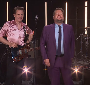 watch-franz-ferdinand-perform-“curious”-on-“the-late-late-show-with-james-corden”