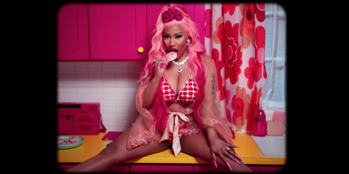 nicki-minaj-shares-video-for-“super-freaky-girl”:-watch