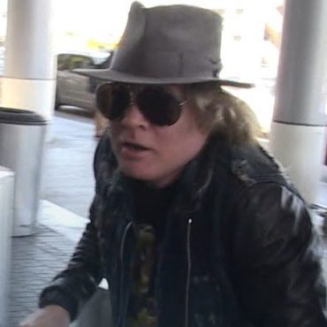 axl-rose-spotted-with-flight-attendant-in-plane-photo