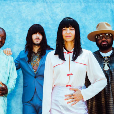 khruangbin-and-vieux-farka-toure-share-new-single-“tongo-barra”