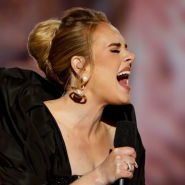 emmys-2022:-adele-and-dr-dre’s-super-bowl-halftime-win-variety-special-awards