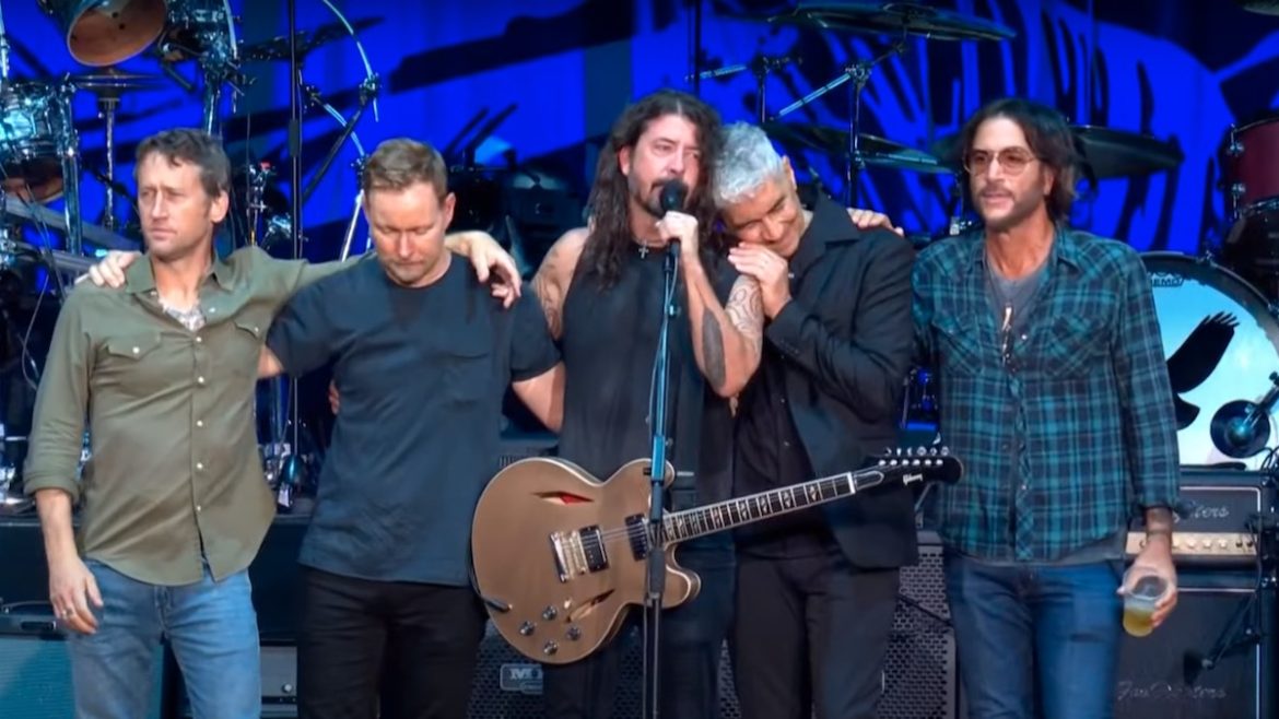 foo-fighters-member-suffers-breakdown-at-tribute-show