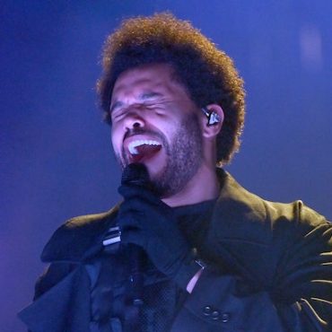 the-weeknd-loses-voice,-cancels-la.-show-mid-song