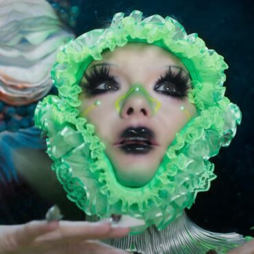 bjork-parties-at-a-mushroom-rave-in-video-for-new-song-“atopos”:-watch