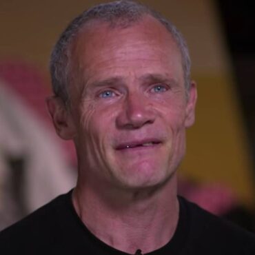 flea-lies-to-red-hot-chili-peppers-fans-at-concert