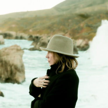 beth-orton-shares-new-song-“fractals”