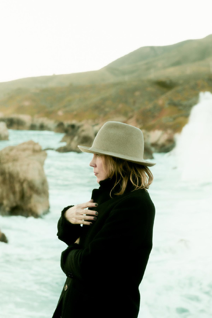 beth-orton-shares-new-song-“fractals”