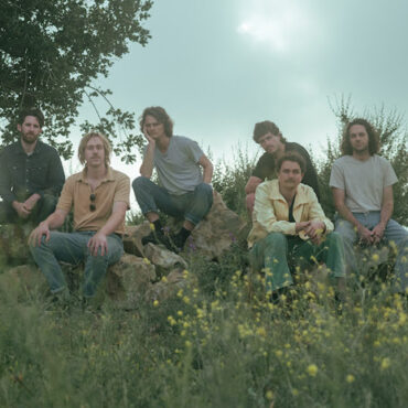 king-gizzard-&-the-lizard-wizard-announce-three-new-albums,-share-10-minute-new-song-“ice-v”