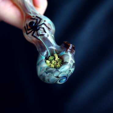 how-to-pack-a-bowl:-everything-you-need-to-know-about-loading-a-bowl-of-weed