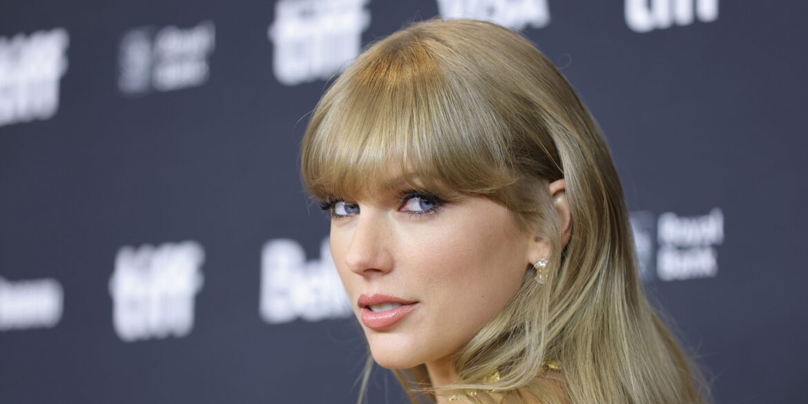 taylor-swift-must-face-trial-in-“shake-it-off”-lawsuit,-judge-rules