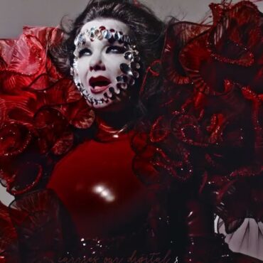 watch-bjork’s-majestic-video-for-new-song-“ovule”