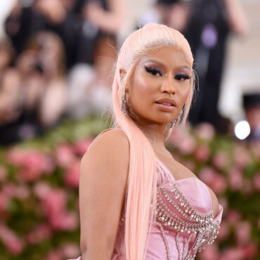 nicki-minaj-sues-vlogger-for-calling-her-a-cokehead