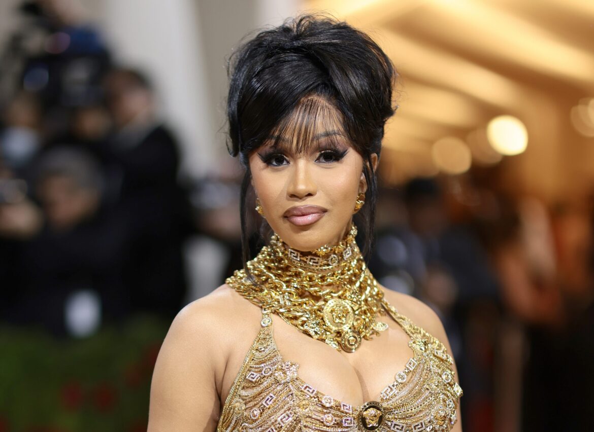 cardi-b-gets-community-service-for-2018-strip-club-brawl