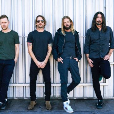 foo-fighters-announce-new-essential-album