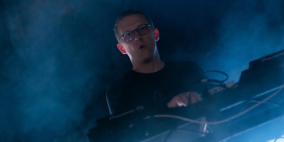 floating-points-shares-video-for-new-song-“problems”