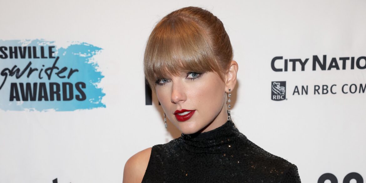 taylor-swift-named-songwriter-artist-of-the-decade-by-nsai:-read-her-speech