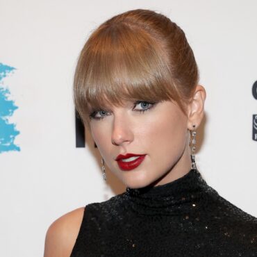 taylor-swift-named-songwriter-artist-of-the-decade-by-nsai:-read-her-speech